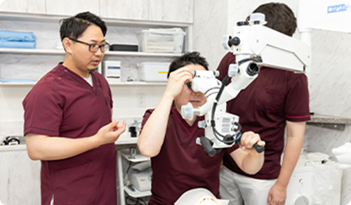 口腔外科・インプラントの指導風景